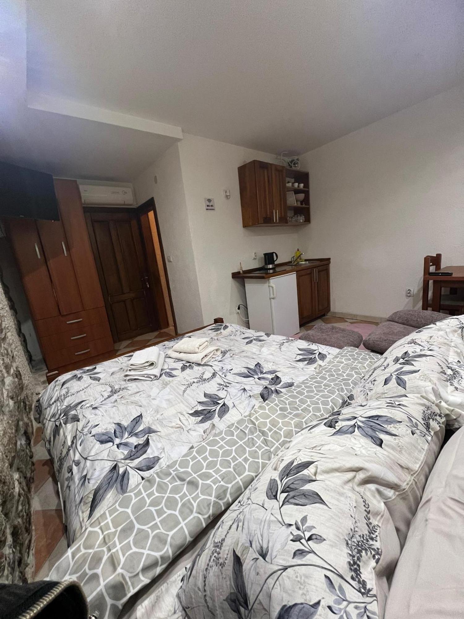 Little Bay Apartments Kotor Szoba fotó